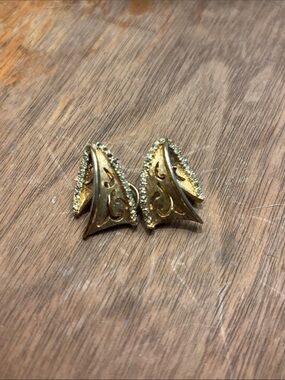 Vintage BSK Gold-Tone Filigree Clip Earrings with Rhinestone Accent